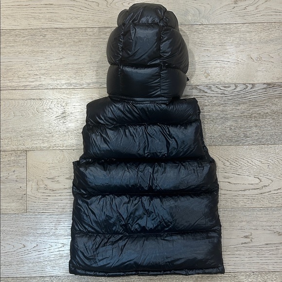 Aritzia Super Puff Vest - Liquid Shine NEW WITHOUT TAGS - Picture 3 of 5